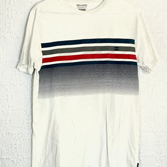 5 for $25 💙 Billabong Tailored Fit Striped T-Shirt Size Medium - Picture 1 of 8